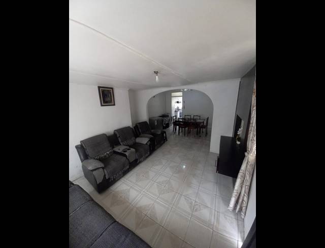 4 BEDROOM HOUSE FOR SALE IN GROVE END